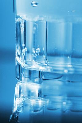 Glas mit Wasser